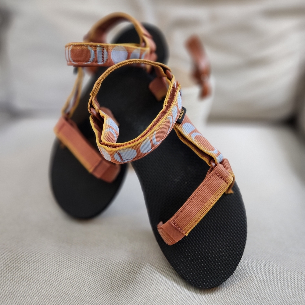 Teva Universal Moon Cycle Print